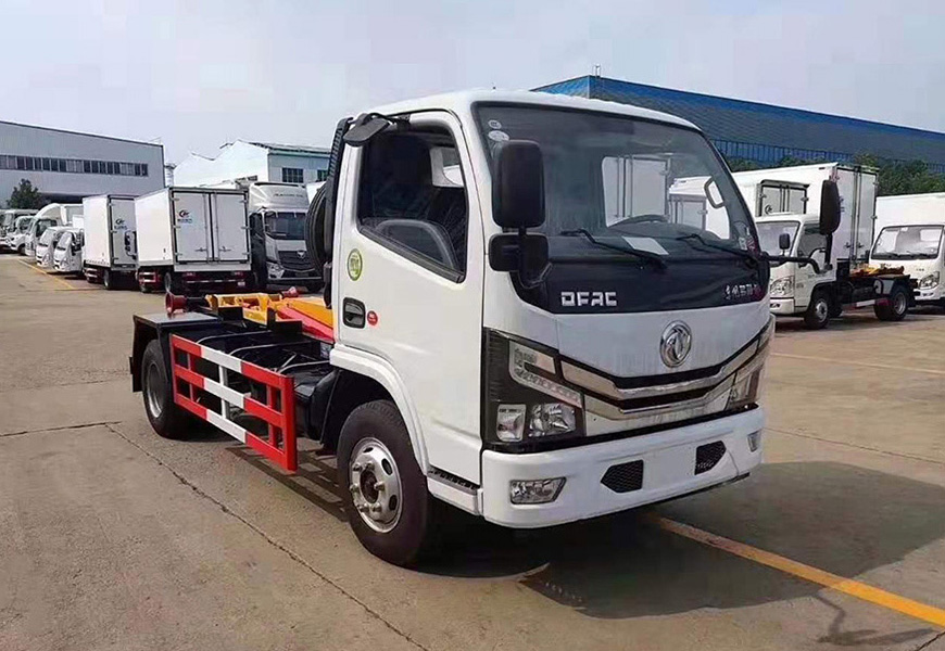 東風多利卡勾臂垃圾車右側(cè)展示圖