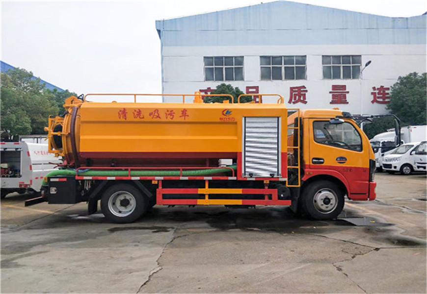 東風凱普特清洗吸污車側(cè)面圖