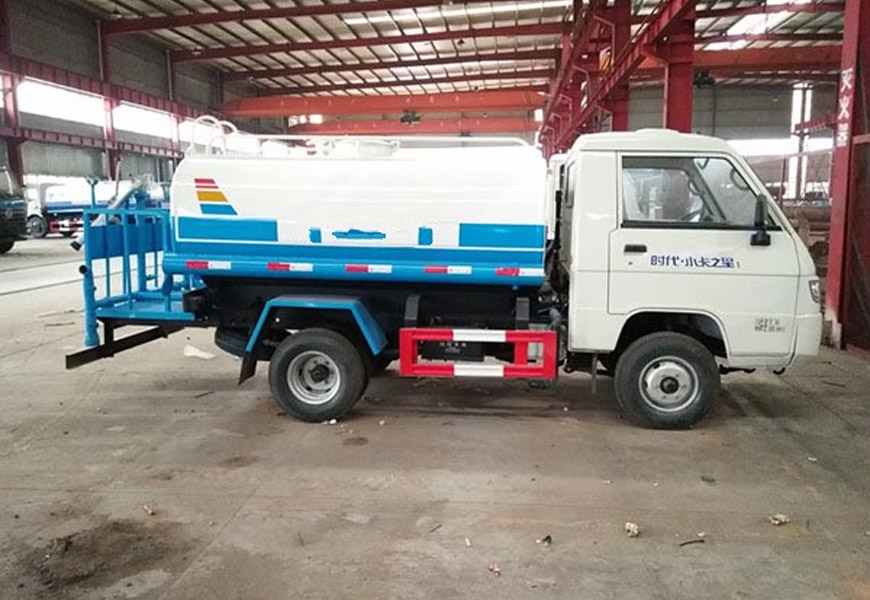 福田時(shí)代2噸灑水車(藍(lán)牌）